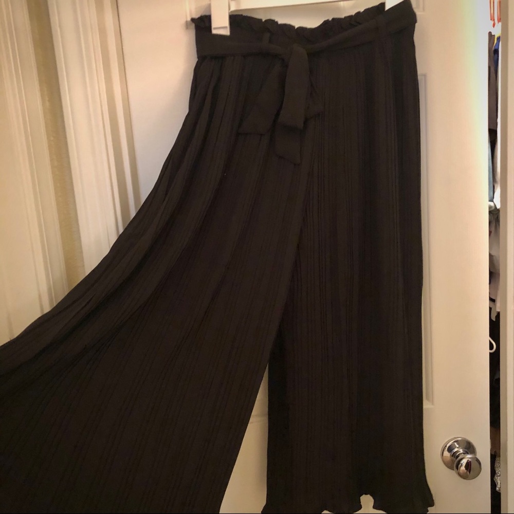 High Waist Pleated Gauchos Size M